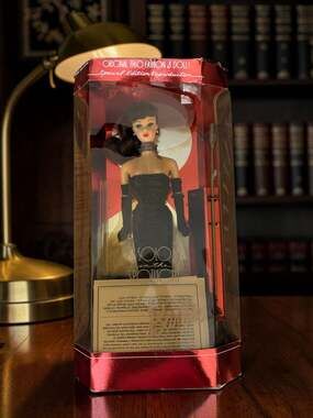BARBIE DOLL SOLO in the SPOTLIGHT BARBIE DARK HAIR NIB NRFB MATTEL 13820